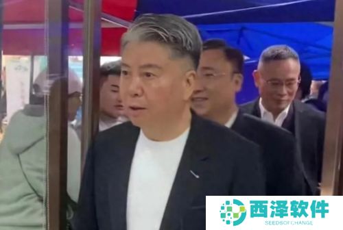 理发师晓华热度再涨！中国美发协会会长亲自打卡，现场做造型声援晓华